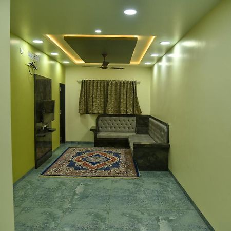 Pawan Executive Tuljapur 外观 照片