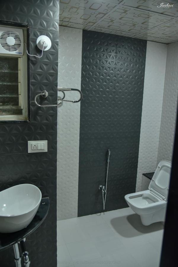 Pawan Executive Tuljapur 外观 照片