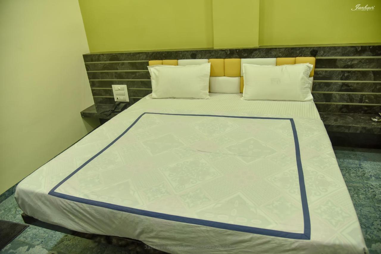 Pawan Executive Tuljapur 外观 照片