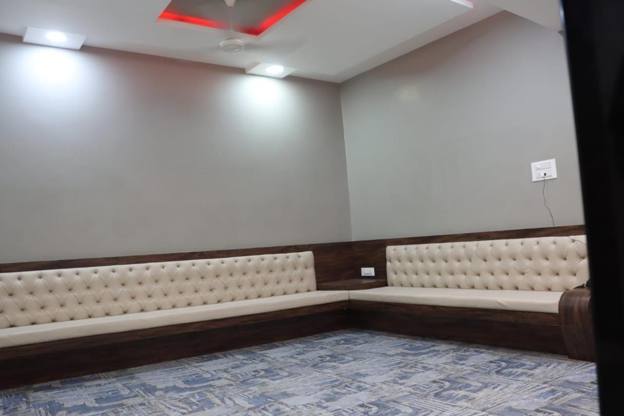Pawan Executive Tuljapur 外观 照片