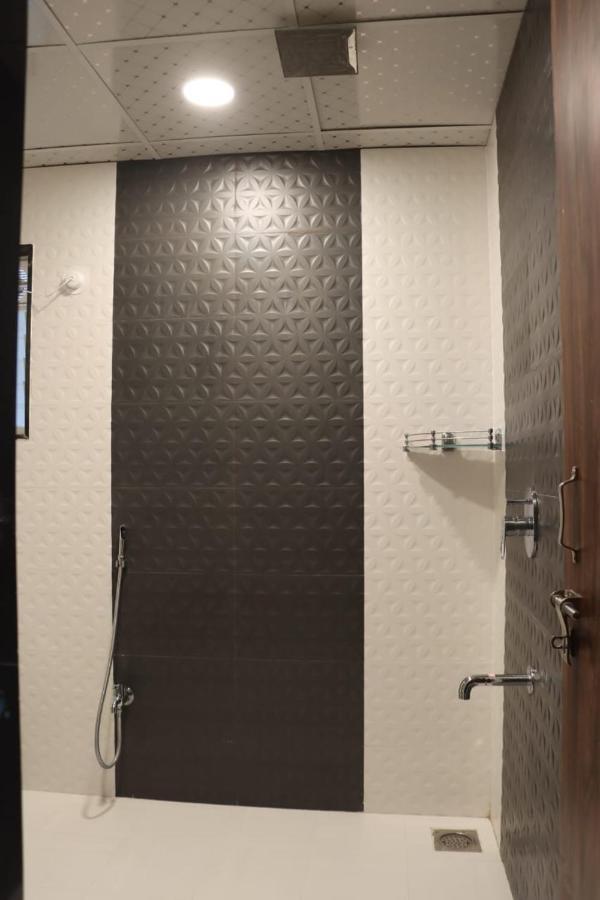 Pawan Executive Tuljapur 外观 照片