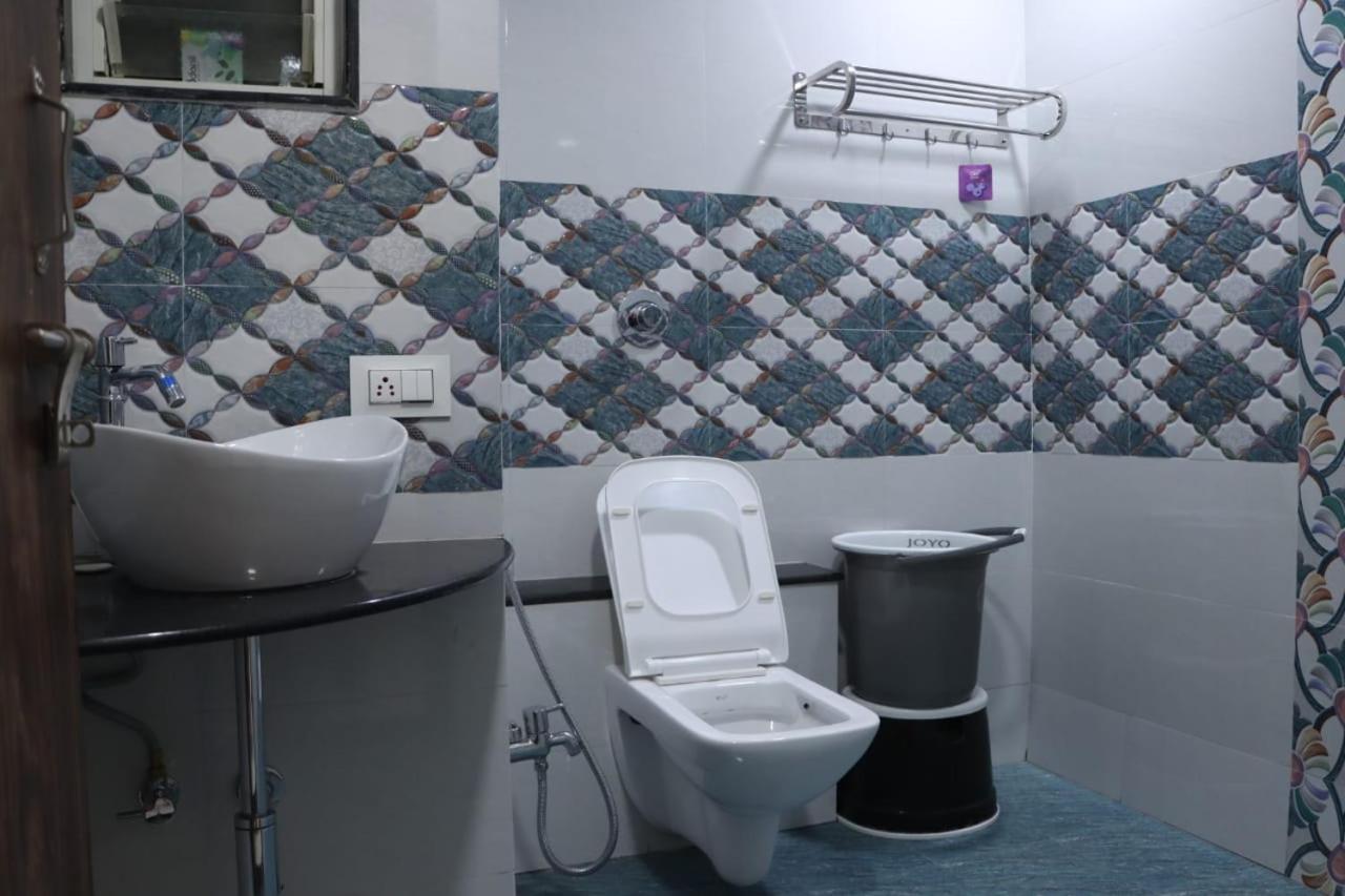 Pawan Executive Tuljapur 外观 照片