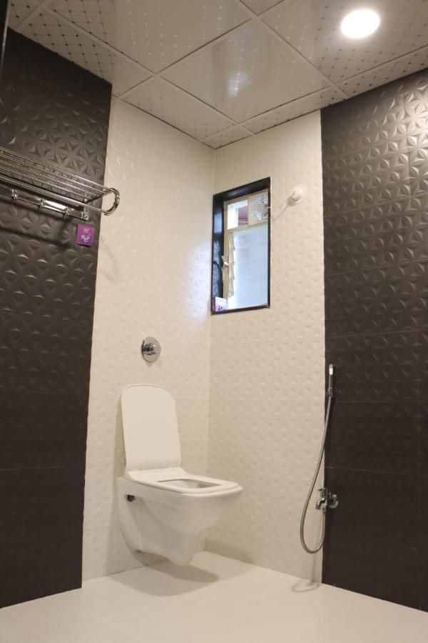 Pawan Executive Tuljapur 外观 照片