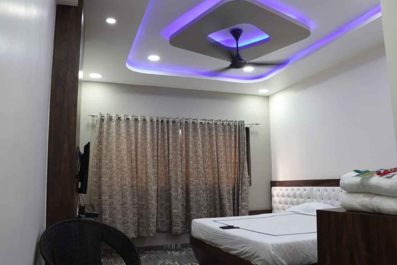 Pawan Executive Tuljapur 外观 照片