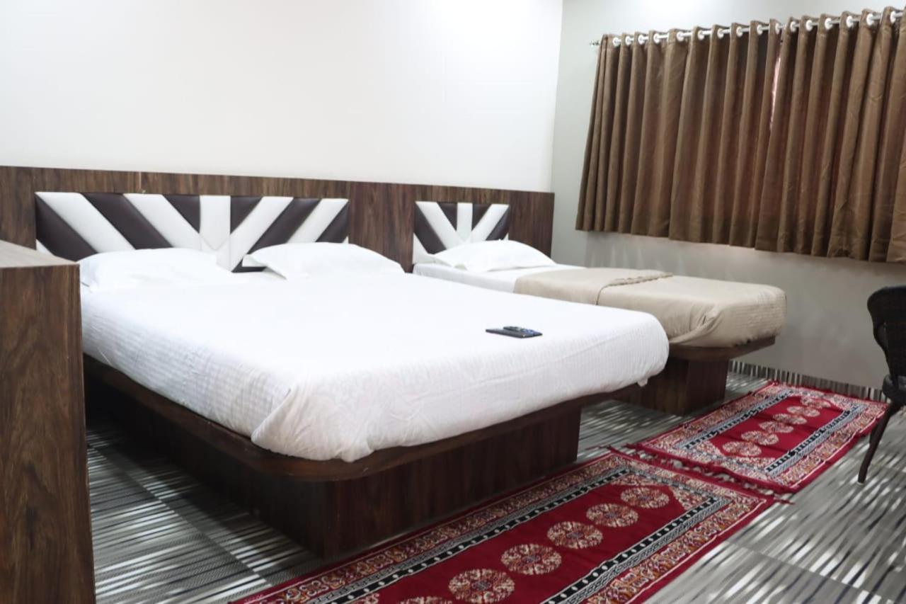 Pawan Executive Tuljapur 外观 照片