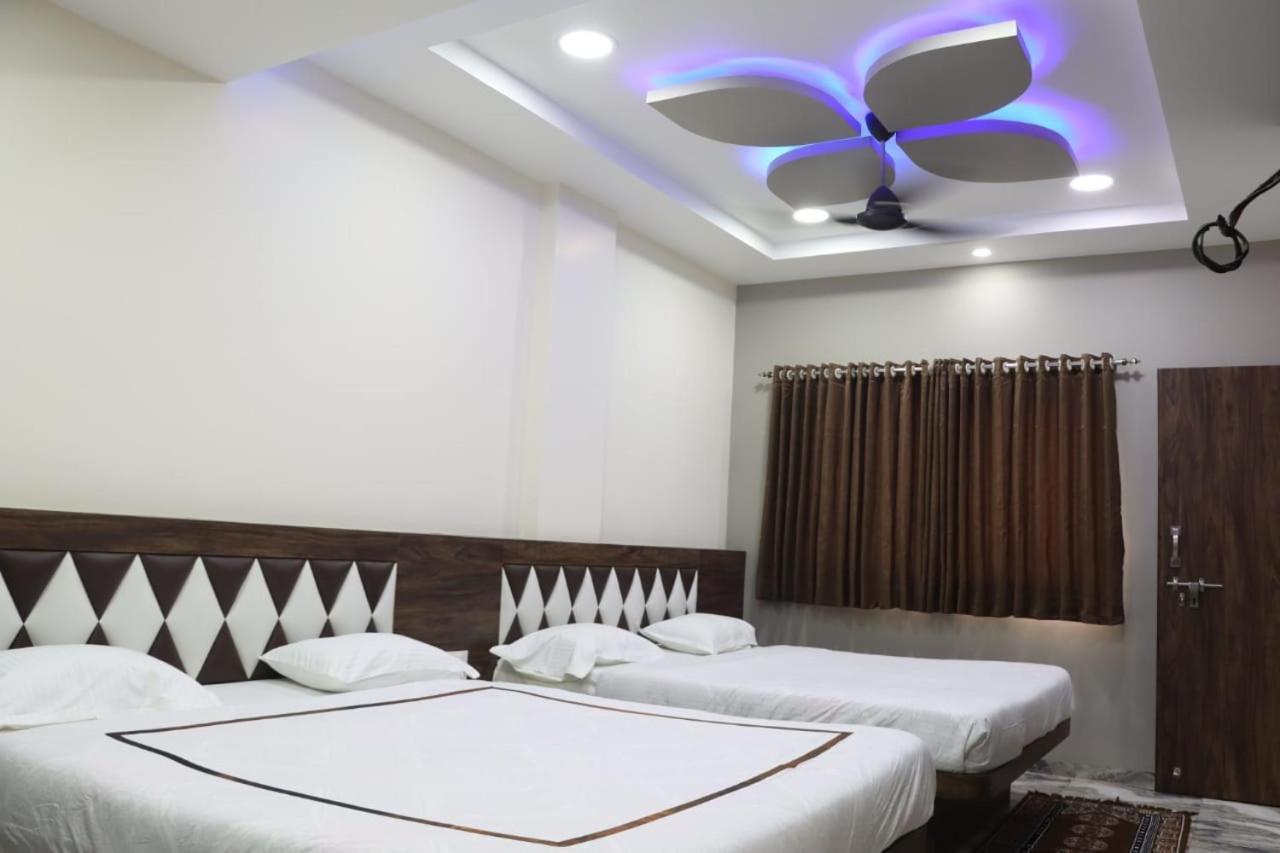 Pawan Executive Tuljapur 外观 照片