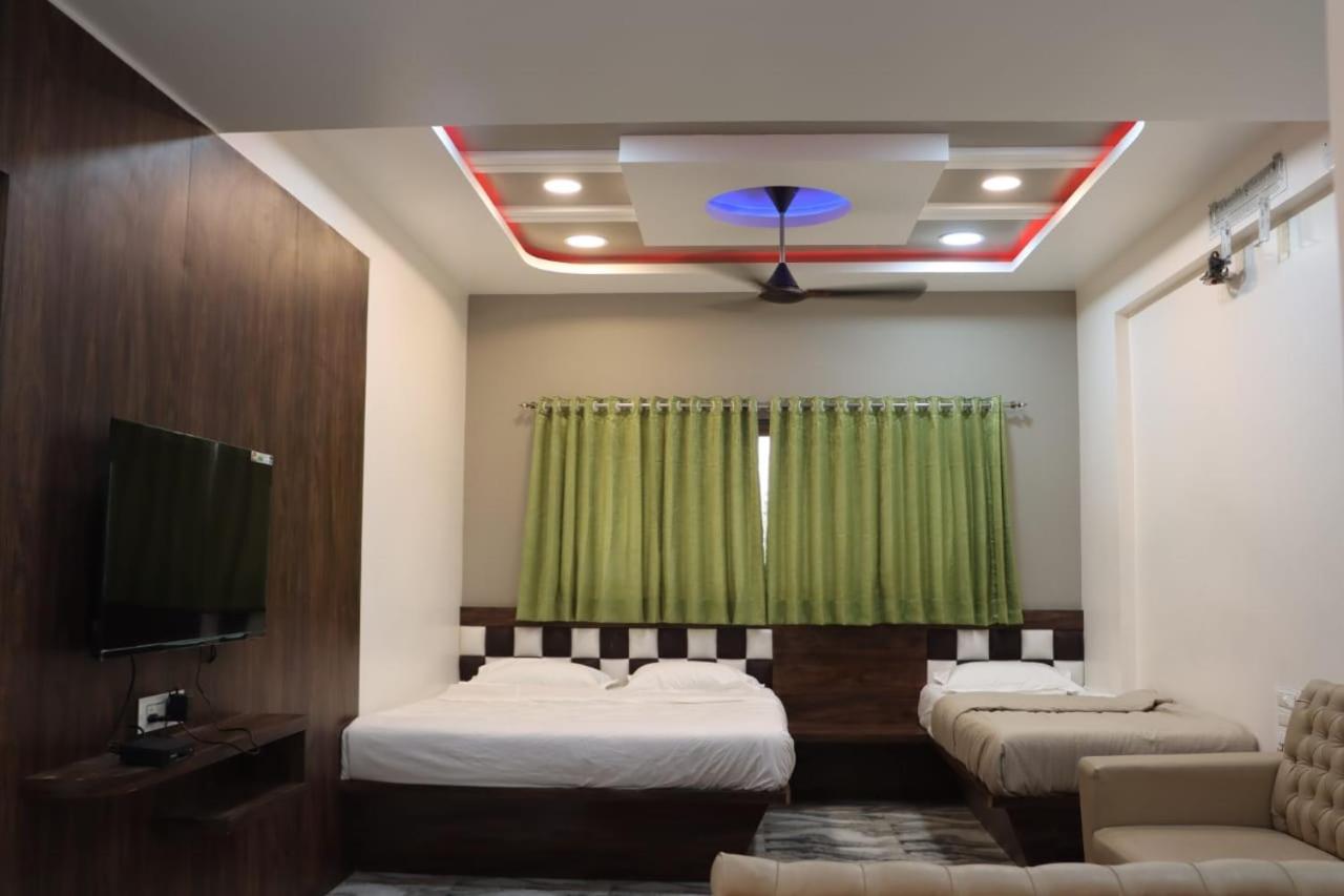 Pawan Executive Tuljapur 外观 照片
