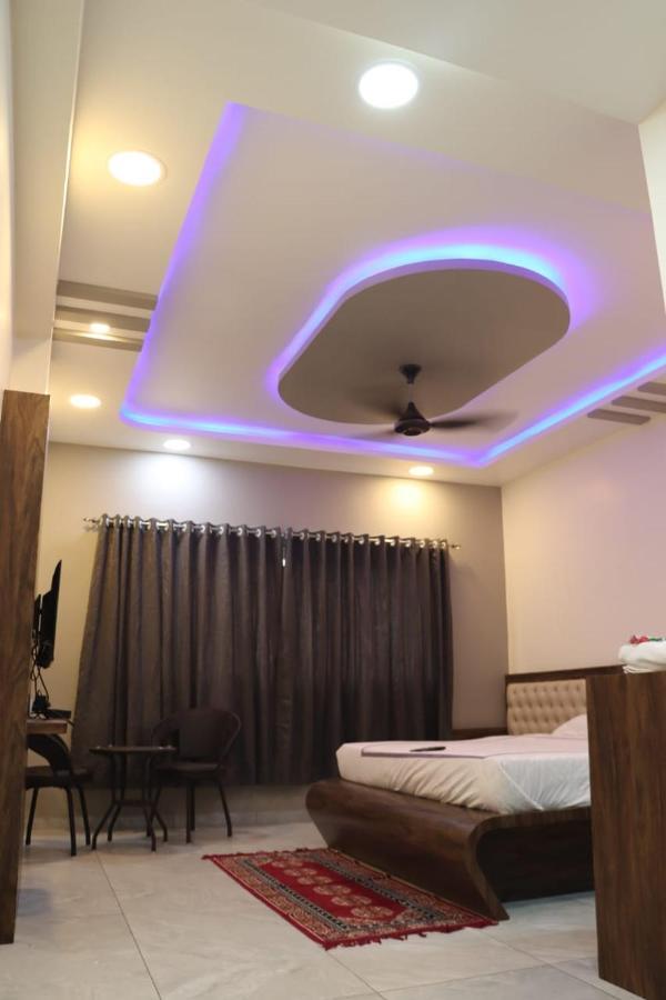 Pawan Executive Tuljapur 外观 照片