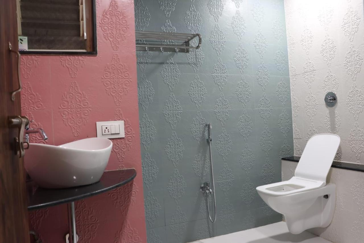 Pawan Executive Tuljapur 外观 照片