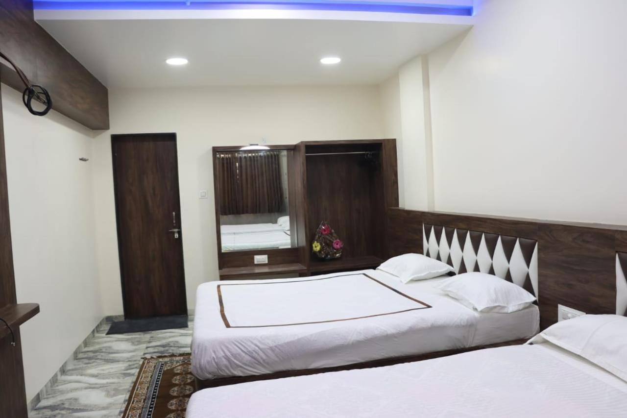 Pawan Executive Tuljapur 外观 照片