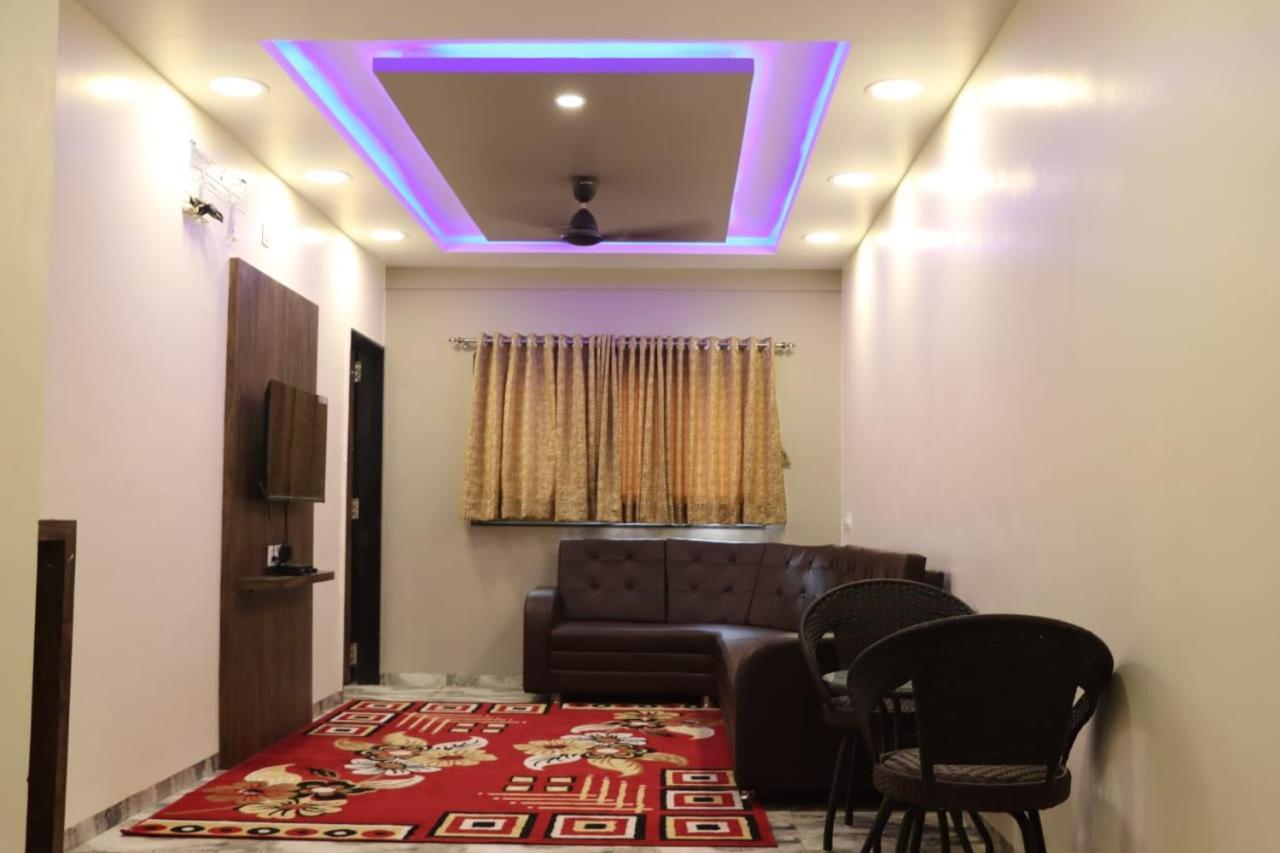 Pawan Executive Tuljapur 外观 照片