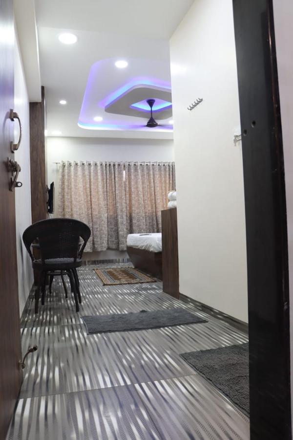 Pawan Executive Tuljapur 外观 照片