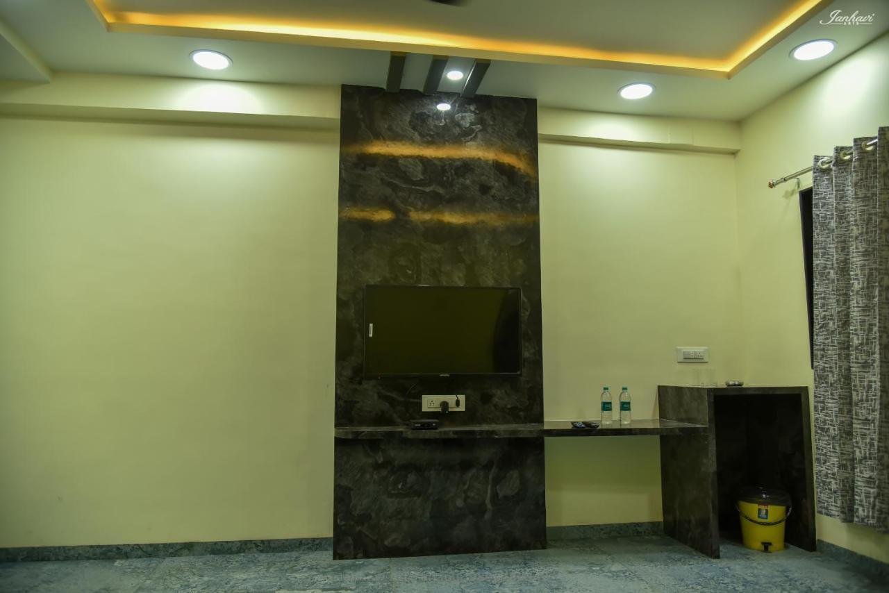 Pawan Executive Tuljapur 外观 照片