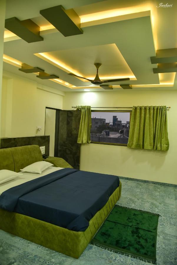 Pawan Executive Tuljapur 外观 照片