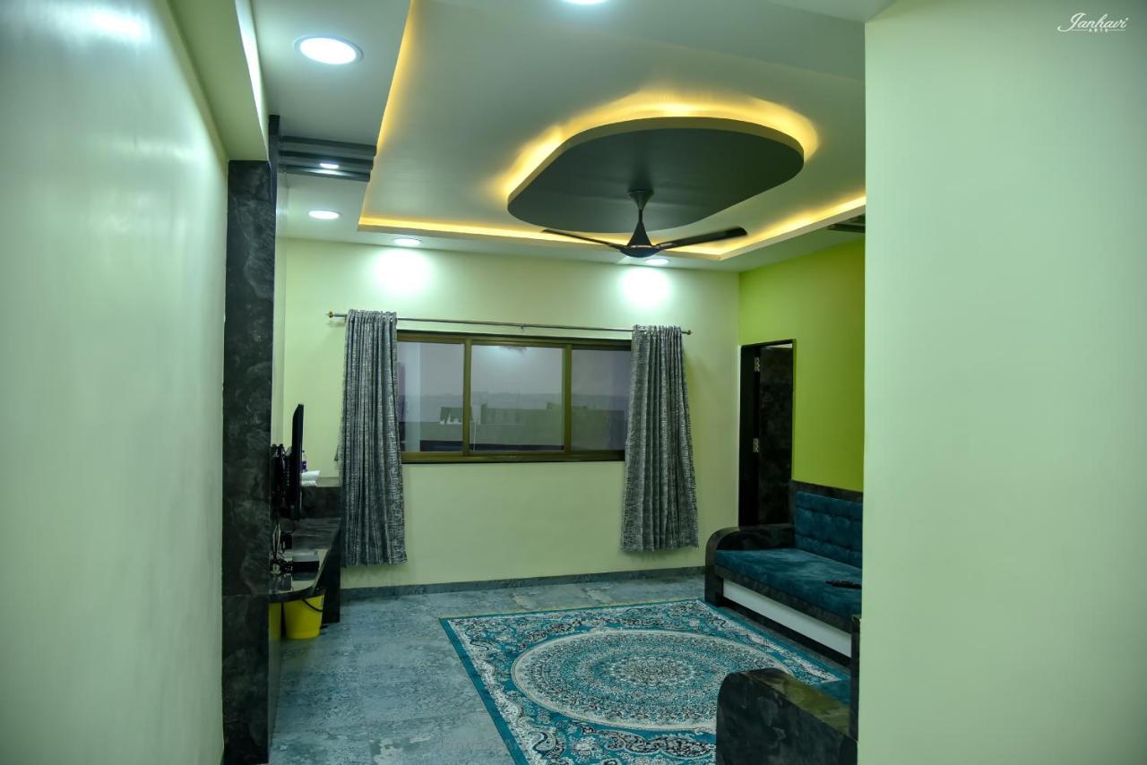 Pawan Executive Tuljapur 外观 照片