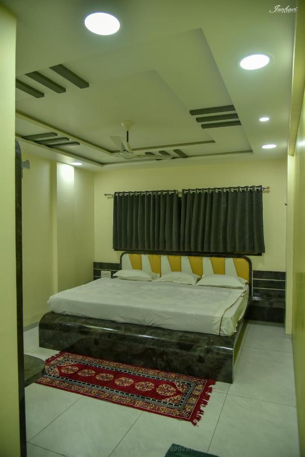 Pawan Executive Tuljapur 外观 照片
