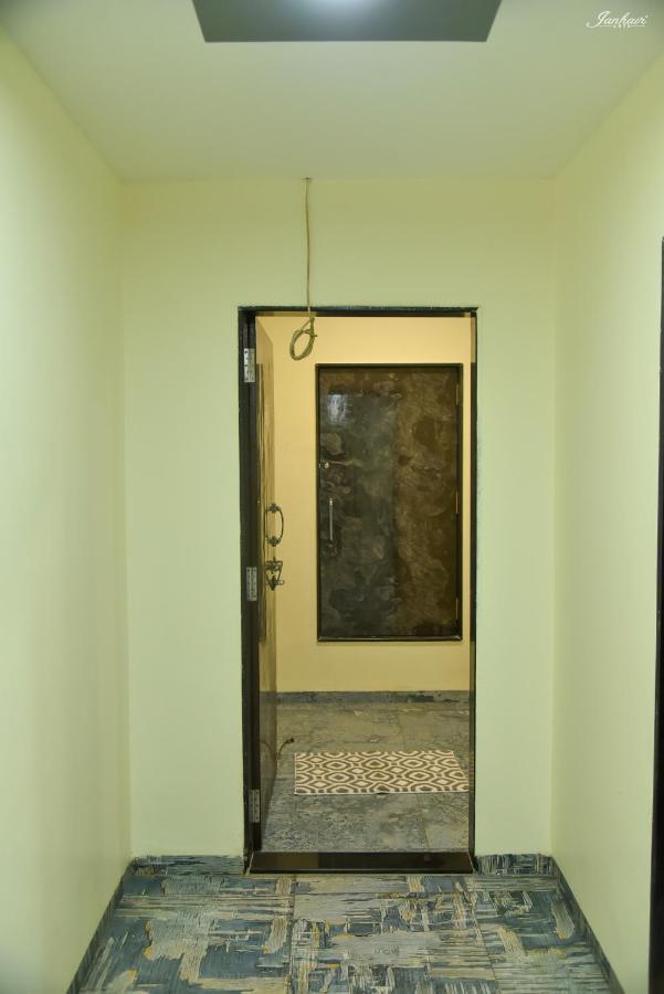 Pawan Executive Tuljapur 外观 照片